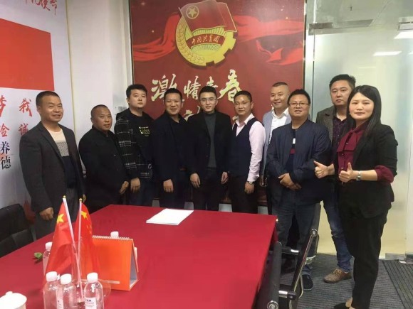 工作合影_副本.jpg 工作合影_副本.jpg