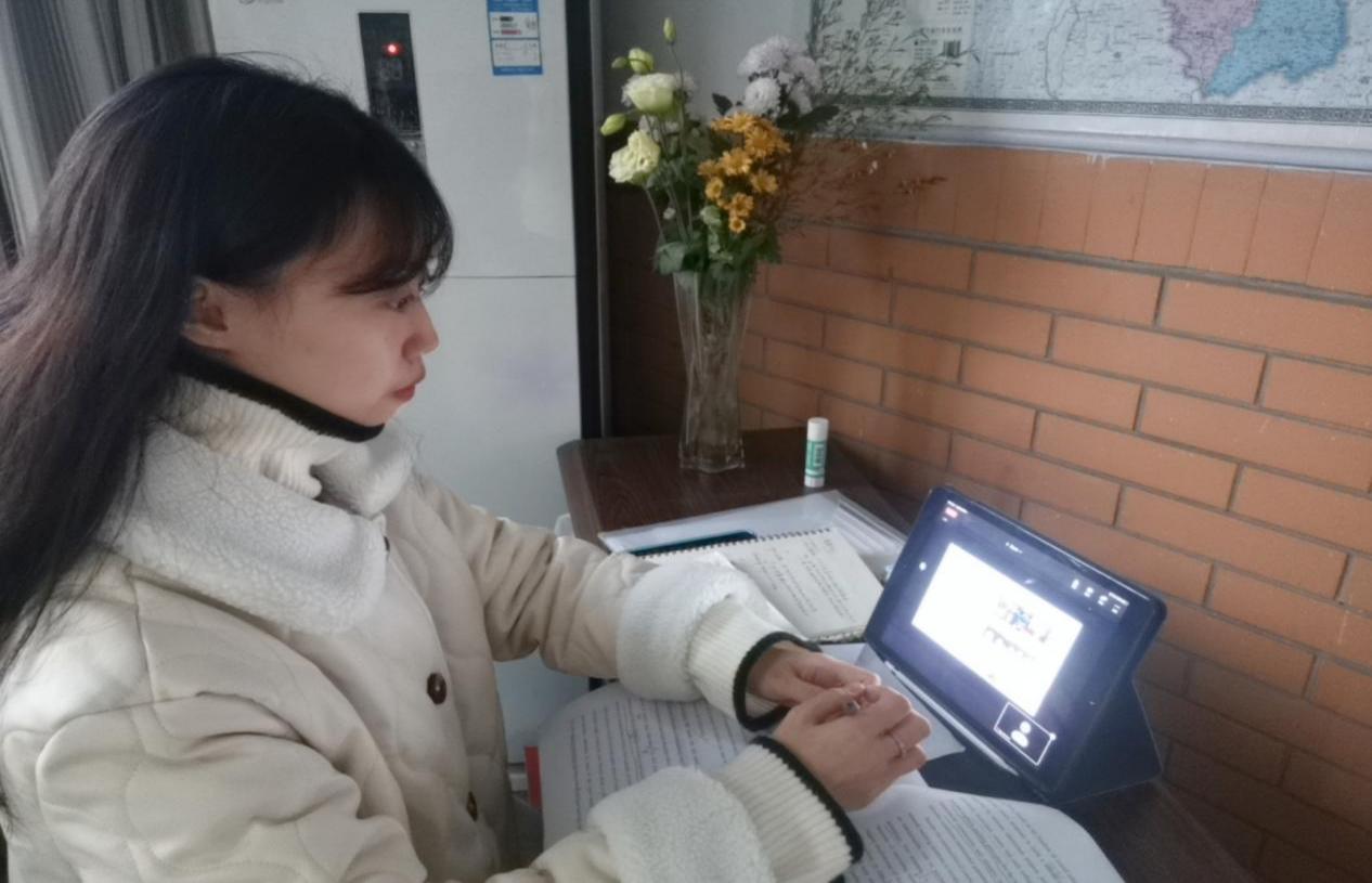 參會作報告