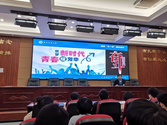 于百江為廣安友誼中學學生做勵志講座