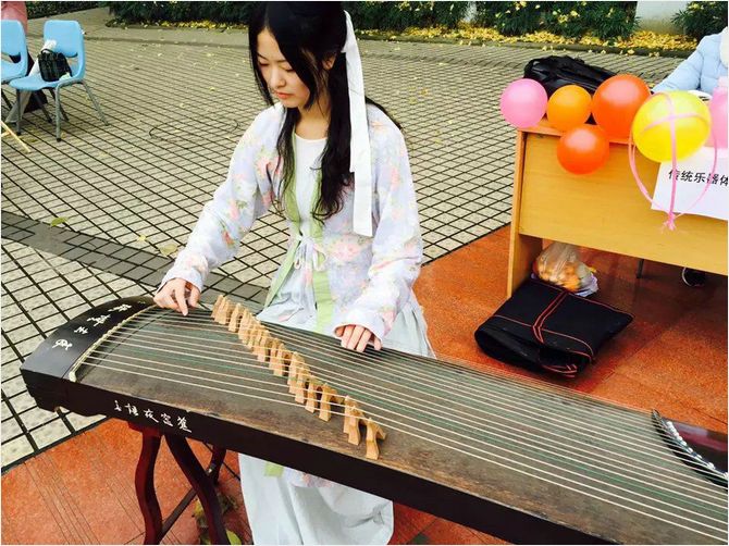 傾情演出