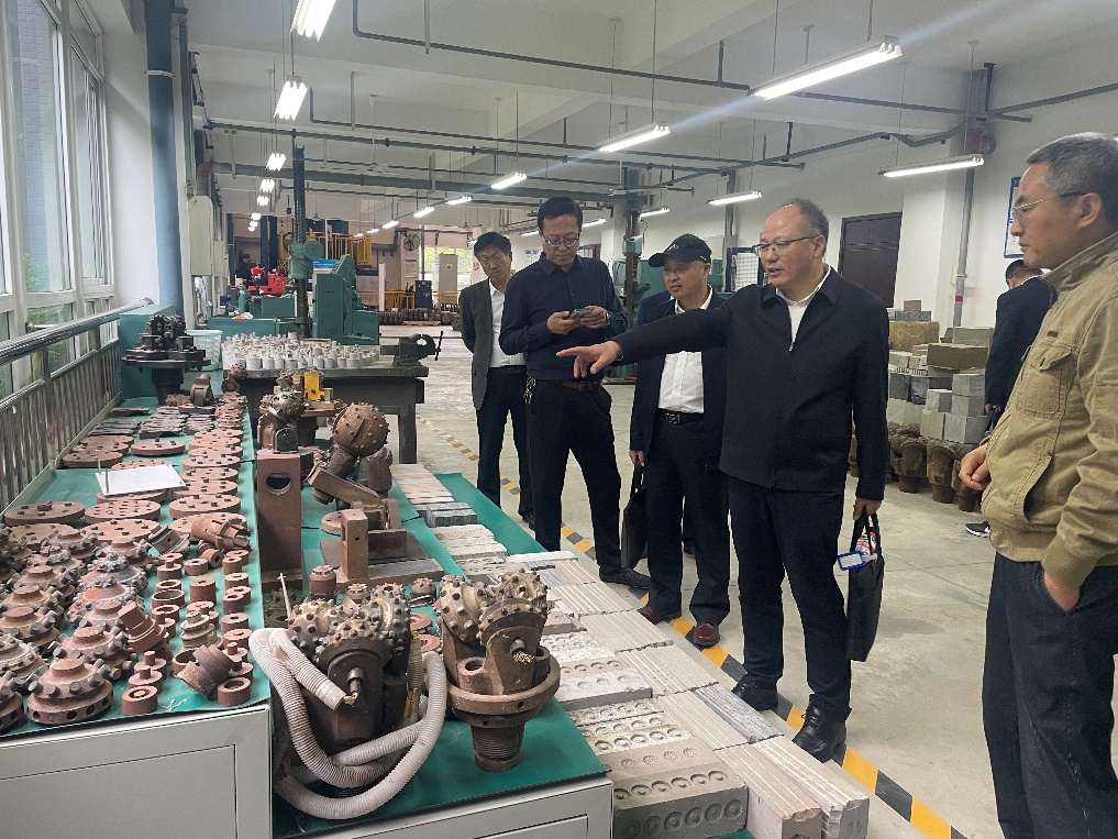 中石化石油工程技術研究院院長趙金海一行參觀鉆頭研究所