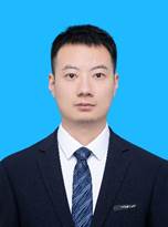 穿著西裝筆挺的男子 AI 生成的內容可能不正確。