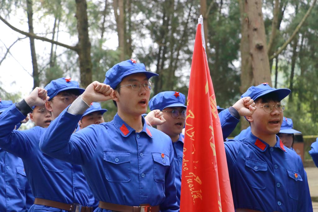 學員重溫入團誓詞.JPG