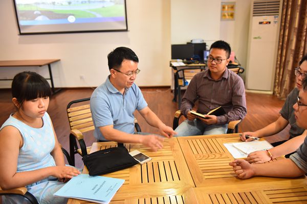 專家一對一對項目進行指導