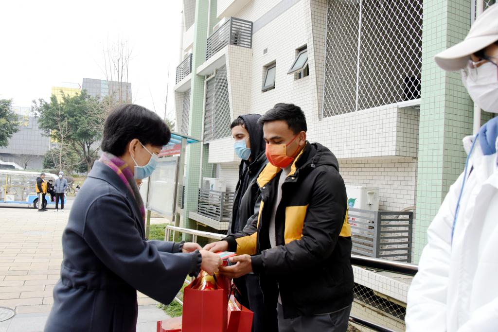 說明: https://zq.swpu.edu.cn:8443/_vsl/40D4CEB6EFFFF899F4A53CAD072057A2/570F3CF4/1CA4C