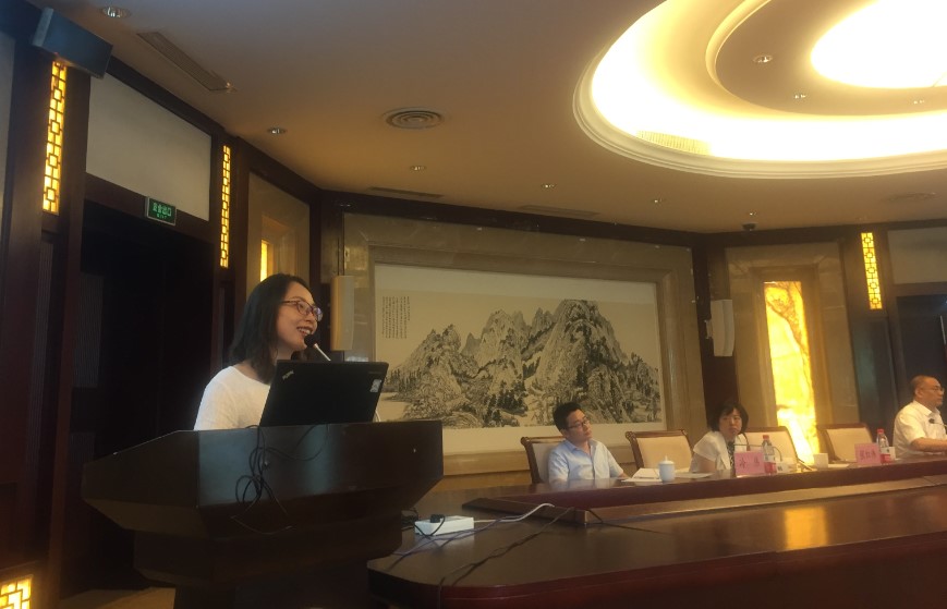 說明: G:\老E盤\專題\教師好故事\2020年第二屆飛翔獎(jiǎng)\1楊梅\視頻\飛翔獎(jiǎng)素材-楊梅\做交流報(bào)告\照片-1-浙江工商大學(xué).jpg
