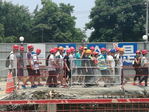 參觀施工情況