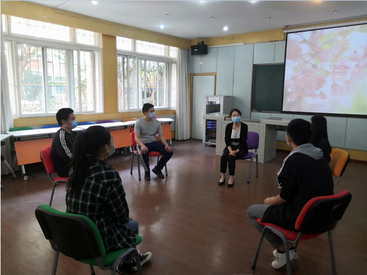 心理危機預(yù)后學(xué)生進行團體咨詢.jpg