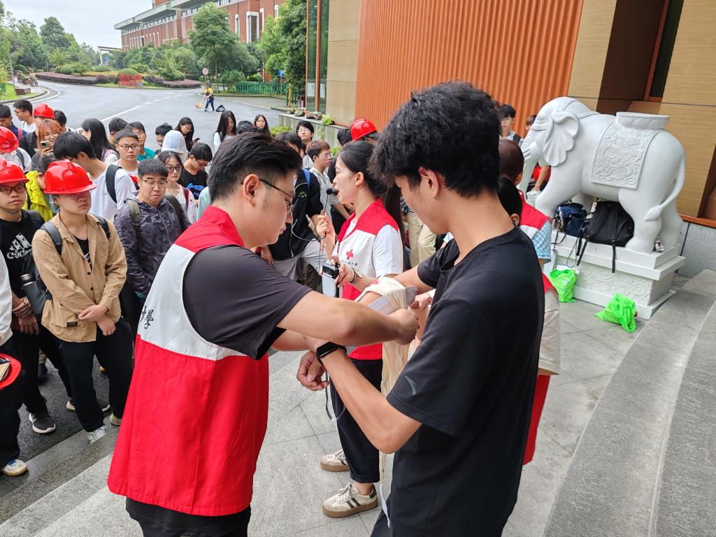 峨眉山野外地質實習應急救護培訓 (3).jpg 峨眉山野外地質實習應急救護培訓 (3).jpg