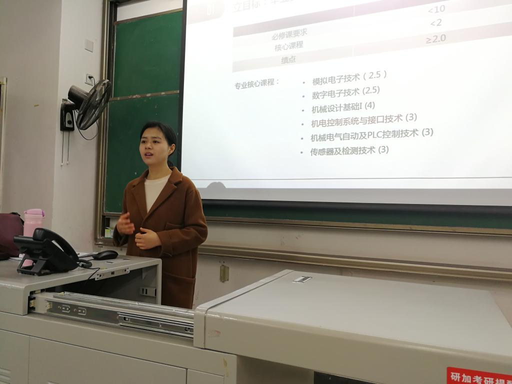 圖 1 卓瑪老師講話 圖 1 卓瑪老師講話