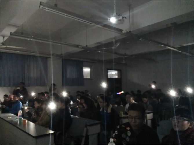 歌迷積極互動合唱