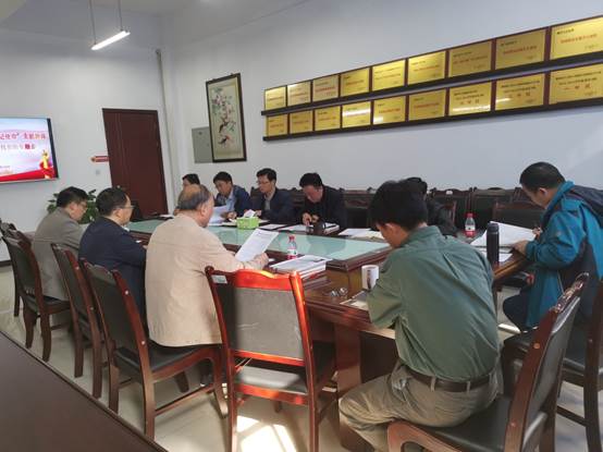 說明: G:\地科院資料\學(xué)院活動(dòng)照片\2019年\10.16 地科院“不忘初心、牢記使命”主題教育班子對(duì)照黨章黨規(guī)找差距專題會(huì)照片\F179D9EF1E362F56D7458D9A2701AA2E.jpg