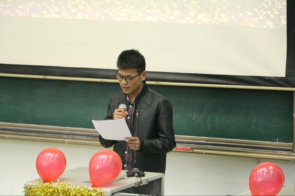 優(yōu)秀學(xué)生代表張萬茂分享學(xué)習(xí)經(jīng)驗(yàn)
