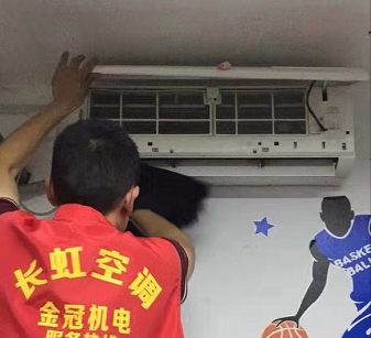 圖片包含 人, 室內(nèi), 男人, 年輕描述已自動(dòng)生成 圖片包含 人, 室內(nèi), 男人, 年輕描述已自動(dòng)生成