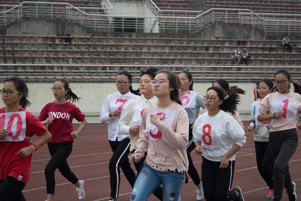 比賽激烈進(jìn)行