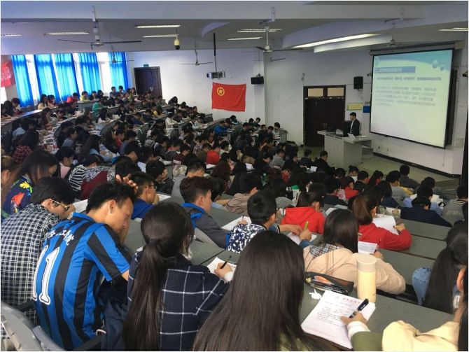 團課學員們認真學習
