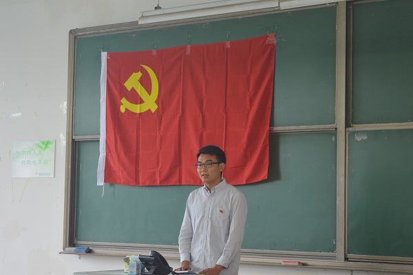 何坤同學(xué)發(fā)言