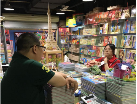圖3:實踐隊對拼裝玩具商家的采訪