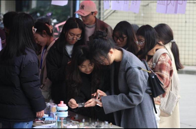 315參與活動同學挑選獎品