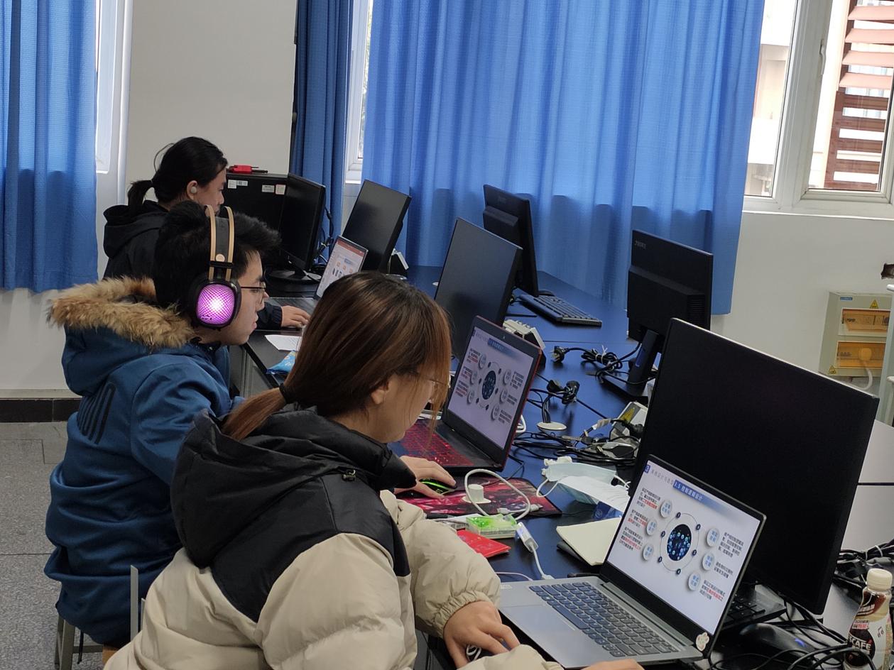 說明: 13CFCF0632002284DDBCA64E1B30C207