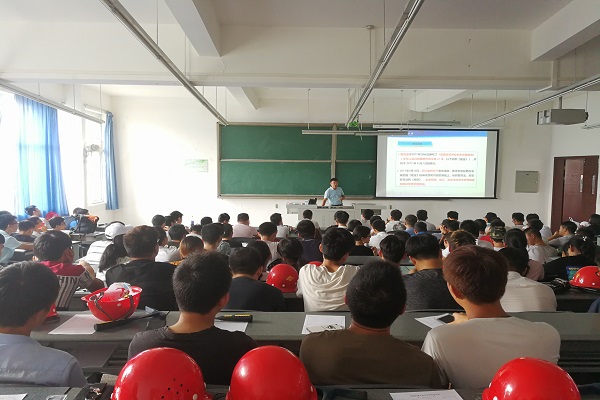 于百江老師向大家講解大會要點