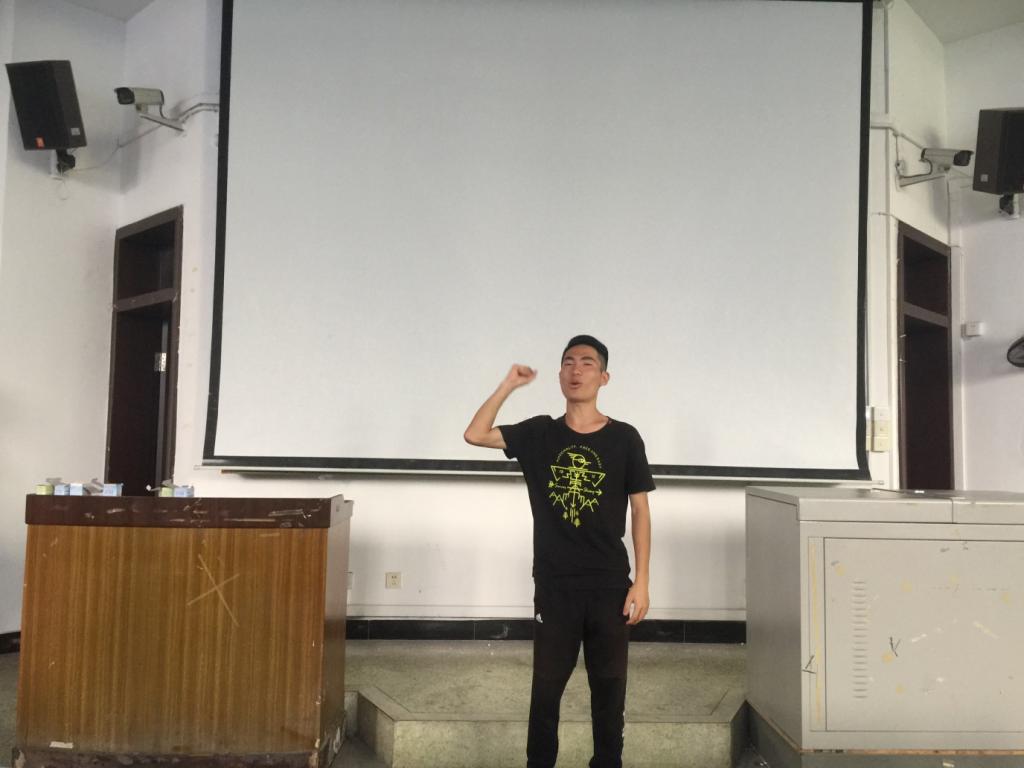 圖2.演員高呼:同志們,成功啦!