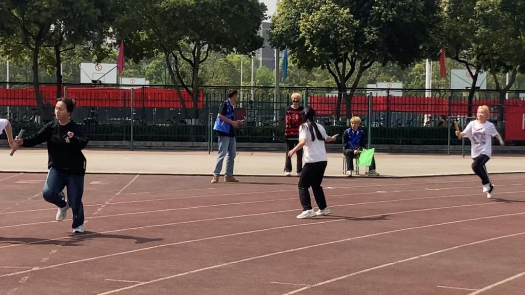 圖片包含 體育, 運動, 戶外, 路描述已自動生成