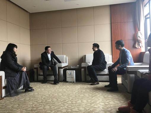 圖片包含 室內, 墻壁, 地板, 人員
已生成極高可信度的說明