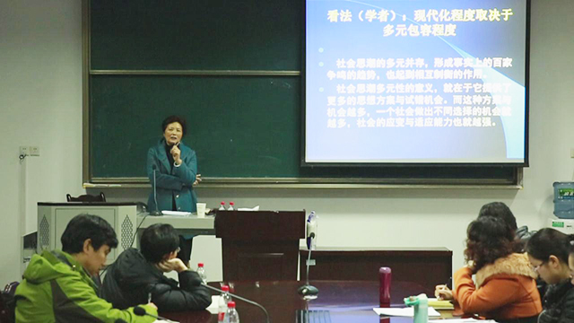 鄧淑華教師作報告