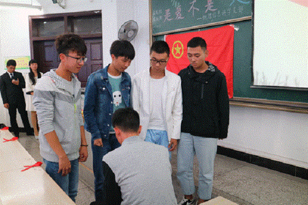 防艾話劇表演現(xiàn)場(chǎng)