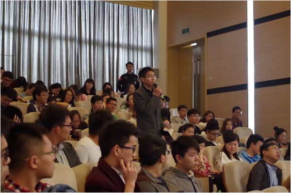 同學現場與到時進行交流