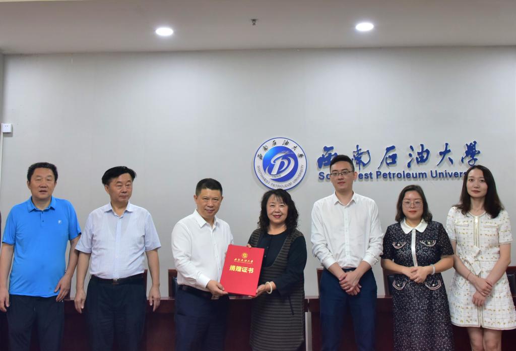 頒發(fā)捐贈證書2.jpg