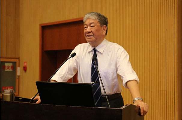 原西南石油學(xué)院副院長李士倫作報告