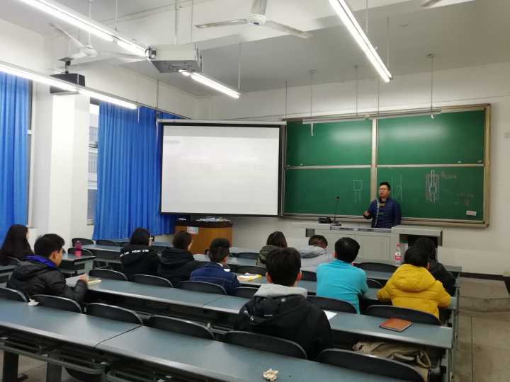圖一:社團聯主席孫雨進行總結