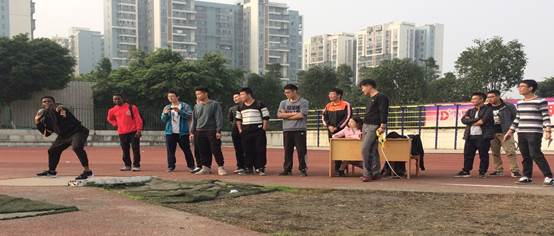 圖片包含 地面, 天空, 戶外, 草

已生成極高可信度的說明